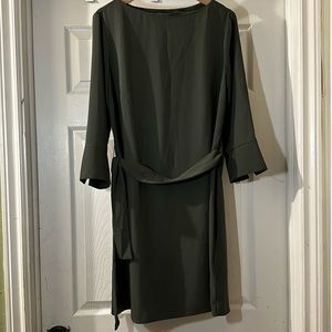 Ladies SZ 10 H&M dress. Self tie belt, 3/4 length sleeves with button detail